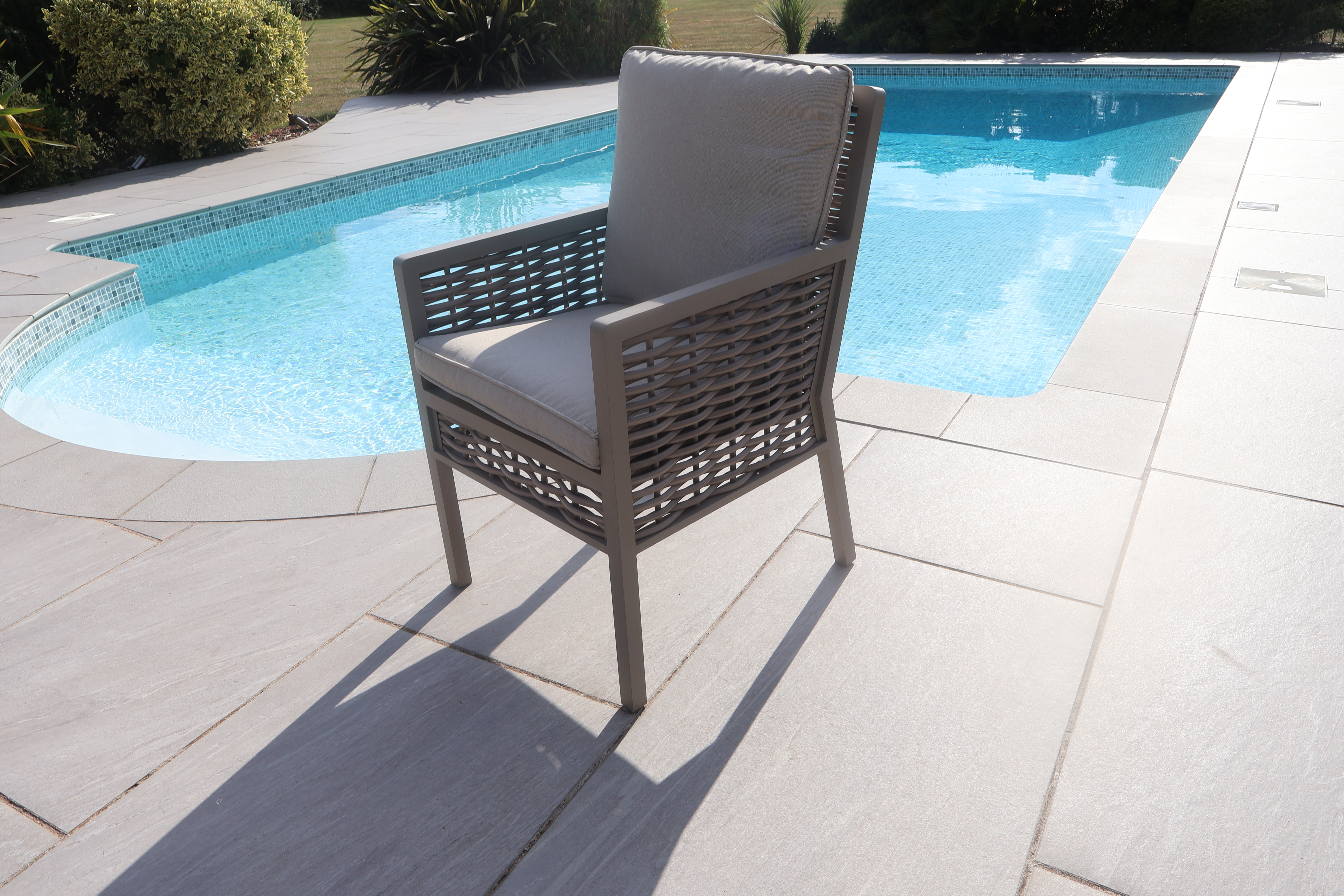 Chimes - Monaco Aluminium 6 Seat Rectangular Dining Set - 1 Meter x 1.5 Meter Table With Firepit - Rope Weave - Cream